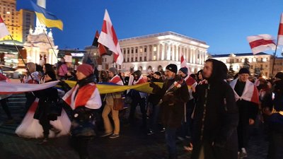 У Києві влаштували пам'ятну ходу на честь Героя України Михайла Жизневського У Києві влаштували пам'ятну ходу на честь Героя України Михайла Жизневського
