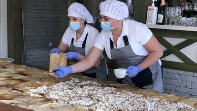 На Закарпатті спекли найбільший млинець в Україні На Закарпатті спекли найбільший млинець в Україні