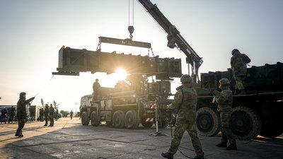 Військові НАТО розвантажують ракети