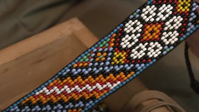 Батькова краватка з бісеру, яку він сам виготовив Батькова краватка з бісеру, яку він сам виготовив