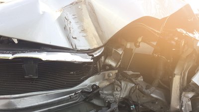 ДТП з трактором на Чернігівщині: трьох пасажирів легковика госпіталізували