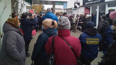 У Кропивницькому працівники ринку протестують проти "карантину вихідного дня"