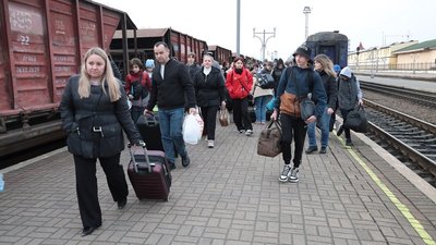 Діти з Харківщини на вокзалі у Франківську