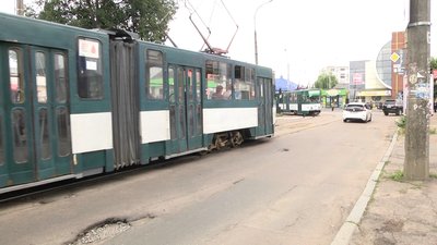 У Житомирі розпочали ремонт трамвайних колій на аварійних ділянках У Житомирі розпочали ремонт трамвайних колій на аварійних ділянках