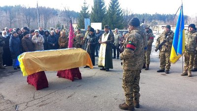У Сумах поховали військовослужбовця Геннадія Бутенка У Сумах поховали військовослужбовця Геннадія Бутенка