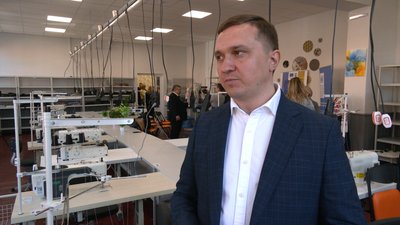 У Ніжині, що на Чернігівщині, відкрили швейну фабрику, де працюють 12 швачок, серед яких внутрішньо переміщені особи У Ніжині, що на Чернігівщині, відкрили швейну фабрику, де працюють 12 швачок, серед яких внутрішньо переміщені особи
