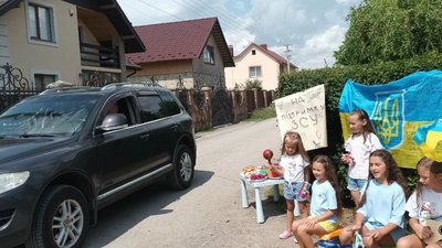 Біля Тернополя діти організували музичний блокпост Біля Тернополя діти організували музичний блокпост