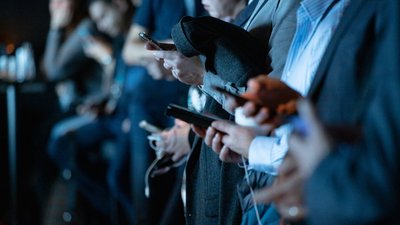 Ілюзія вибору або хто керує інформацією у твоєму смартфоні?