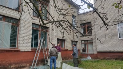 Вдруге вибило вікна: в Житомирі внаслідок ракетних ударів знову пошкоджена будівля однієї зі шкіл-інтернатів Вдруге вибило вікна: в Житомирі внаслідок ракетних ударів знову пошкоджена будівля однієї зі шкіл-інтернатів