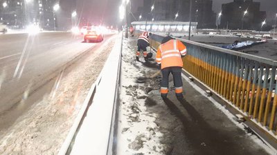 У Києві протягом ночі оброблятимуть дороги протиожеледними реагентами У Києві протягом ночі оброблятимуть дороги протиожеледними реагентами