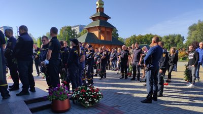 У Дніпрі прощаються із загиблою від вибуху Дар'єю Гречищевою У Дніпрі прощаються із загиблою від вибуху Дар'єю Гречищевою