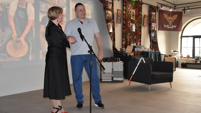 У Вінниці незрячий ветеран виготовляє та продає керамічні роботи, щоб втілити мрію У Вінниці незрячий ветеран виготовляє та продає керамічні роботи, щоб втілити мрію