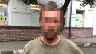 Чоловік викрав 1300 гривень зі скриньки для пожертв Чоловік викрав 1300 гривень зі скриньки для пожертв