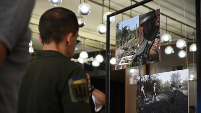 "Літопис російсько-української війни": в Ужгороді відкрили фотовиставку про українських військових