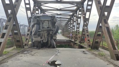 Тимчасову переправу для транспорту планують створити через річку Тересва, де обвалився міст — ДСНС