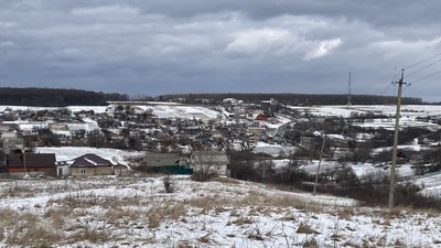 "Прошу Бога їх покарати": як у селі Яковлівка на Харківщині за рік після авіаудару відновлюється життя "Прошу Бога їх покарати": як у селі Яковлівка на Харківщині за рік після авіаудару відновлюється життя