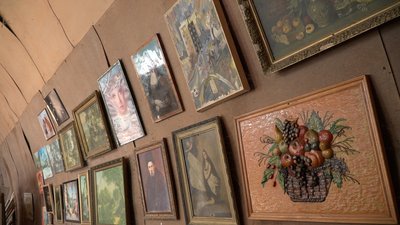 Картини в цеху комунальників Картини в цеху комунальників