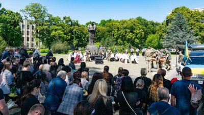 На початку вторгнення добровольцем вступив до ТрО: в Ужгороді попрощалися з полеглим захисником Іваном Бенцою На початку вторгнення добровольцем вступив до ТрО: в Ужгороді попрощалися з полеглим захисником Іваном Бенцою