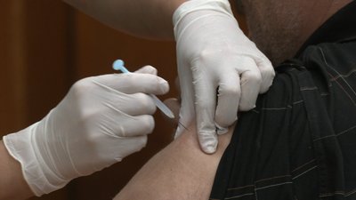 Вакцинація освітян Рівненщини: хто лідирує та зволікає і чому є загроза очному навчанню