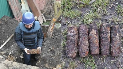 Копали траншею до септика: біля Рівного люди знайшли снаряди у бойовому стані