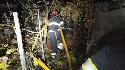 Працівники ДСНС чотири рази гасили займання у господарчих спорудах Працівники ДСНС чотири рази гасили займання у господарчих спорудах