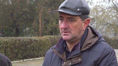 Він має залишитися: на Одещині мешканці села виступають проти знесення пам'ятника Леніну Він має залишитися: на Одещині мешканці села виступають проти знесення пам'ятника Леніну