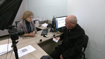 Хмельничанин Михайло прийшов забирати свій закордонний паспорт, 19 жовтня 2023, Хмельницький Хмельничанин Михайло прийшов забирати свій закордонний паспорт, 19 жовтня 2023, Хмельницький