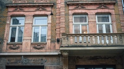 Відновлені вікна та балконний блок у будинку на вул. Дорошенка, 29