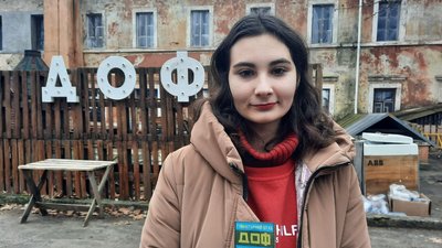 У Миколаєві волонтери роздали гуманітарну допомогу переселенцям У Миколаєві волонтери роздали гуманітарну допомогу переселенцям
