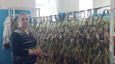 Волонтери з Коростеня сплели 1200 сіток та пошили понад 2000 пар білизни для ЗСУ Волонтери з Коростеня сплели 1200 сіток та пошили понад 2000 пар білизни для ЗСУ
