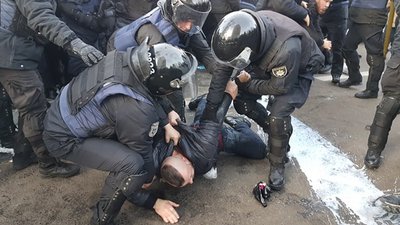 Біля Ради сталися нові сутички Біля Ради сталися нові сутички