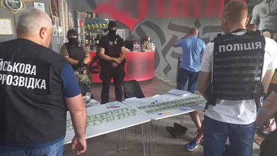 У Тернополі оголосили підозри чоловікам, які допомагали військовозобов’язаним виїхати за кордон