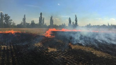 Обстріли російськими військами спричинили п’ять пожеж на Миколаївщині протягом доби Обстріли російськими військами спричинили п’ять пожеж на Миколаївщині протягом доби