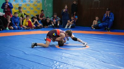 Змагання борців вільного стилю в Сумах