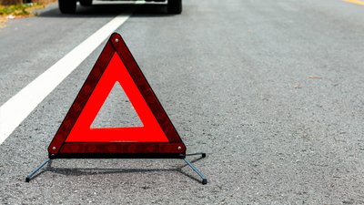 ДТП на Чернігівщині: у Прилуках водій авто не впорався з керуванням та зіткнувся з деревом