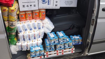 Жителі польського села передали переселенцям у Тернополі тонну допомоги