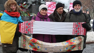 У центрі Харкова утворили "живий ланцюг" до Дня соборності У центрі Харкова утворили "живий ланцюг" до Дня соборності