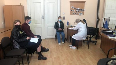 Після щеплення студенти ще пів години перебувають під наглядом лікаря