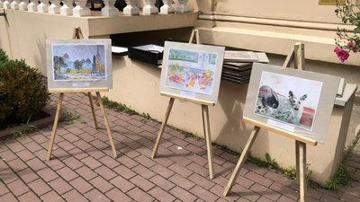 В Одесі пройшла виставка картин, які відправлять у подяку прем’єр-міністру Великобританії. ФОТО В Одесі пройшла виставка картин, які відправлять у подяку прем’єр-міністру Великобританії. ФОТО