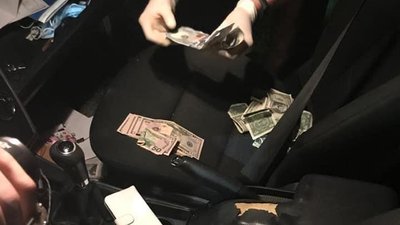 Злочинців, які обманом заволоділи коштами ужгородки, затримали поліцейські