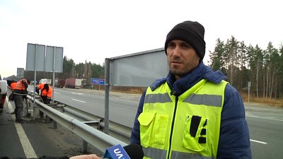 На Житомирщині почали встановлювати дорожні знаки нового зразка На Житомирщині почали встановлювати дорожні знаки нового зразка