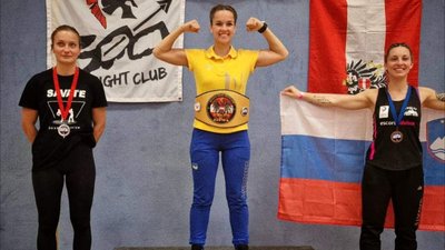 Анастасія Коновальчук на п'єдесталі в Австрії, бокс Сават