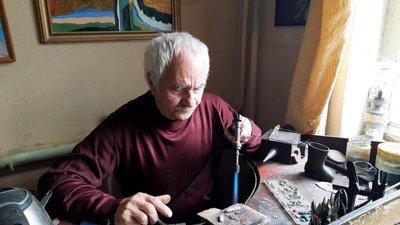 Прикраси з натурального каміння знову стають модними, — хмельницький ювелір Іван Юрков Прикраси з натурального каміння знову стають модними, — хмельницький ювелір Іван Юрков