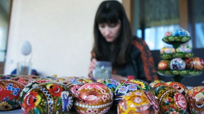 "Іноземці пропонували викупити все, щоб підтримати Україну", — вінничанка створює та продає мальованки "Іноземці пропонували викупити все, щоб підтримати Україну", — вінничанка створює та продає мальованки