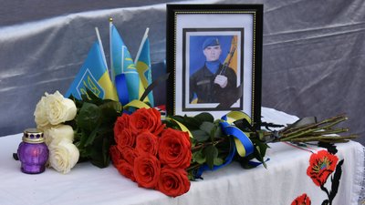 Встановили дошку на честь полеглого воїна Ярослава Семененка Встановили дошку на честь полеглого воїна Ярослава Семененка