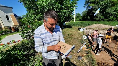 Майже сотню цінних речей знайшли археологи на Тернопільщині під час розкопок Майже сотню цінних речей знайшли археологи на Тернопільщині під час розкопок
