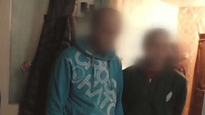 Чоловікам, які зізнались у викраденні прапора з могили Героя України, оголосили підозру