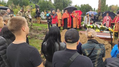 У Тернополі попрощалися з бійцем Артемом Узуналовим У Тернополі попрощалися з бійцем Артемом Узуналовим
