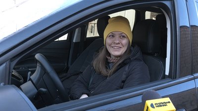 Не знає, як ходити по землі: у Дніпрі собака Яреська понад вісім років живе на даху гаражів Не знає, як ходити по землі: у Дніпрі собака Яреська понад вісім років живе на даху гаражів