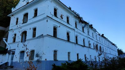 У Святогірській лаврі залишаються понад 300 людей